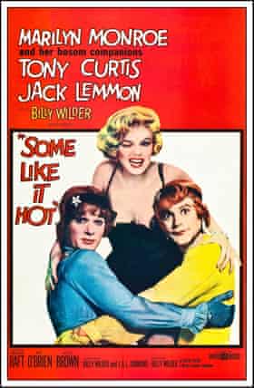 Gorący plakat Some Like It z Marilyn Monroe mrugającą okiem i Tonym Curtisem przytulającym Jacka Lemona