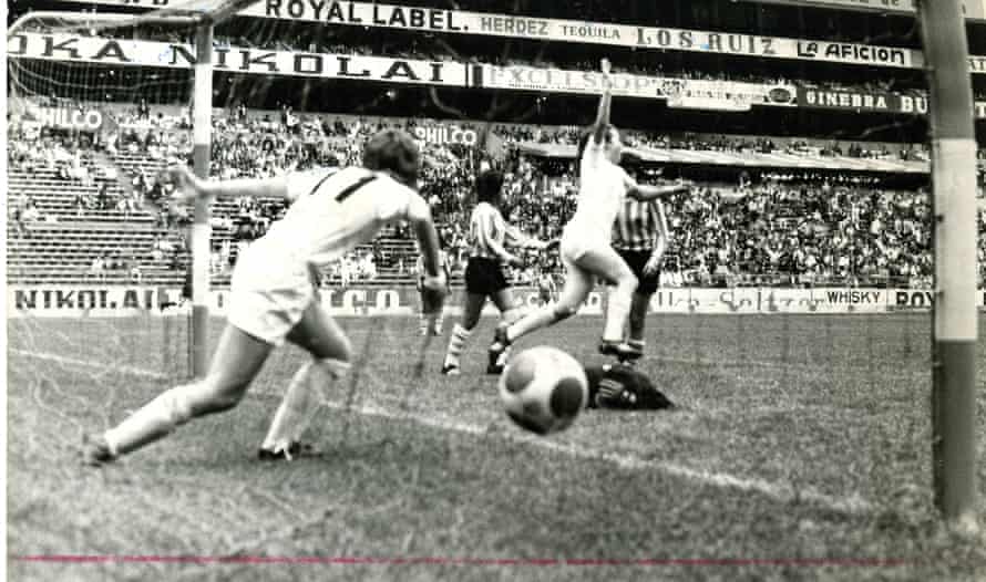 Women S Football Has Come A Long Way But Misogyny Is Still Not Beaten Women S World Cup 19 The Guardian Women S Football Has Come A Long Way But Misogyny Is Still Not Beaten Women S World Cup 19 The Guardian