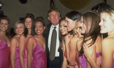 Donald Trump with Miss USA delegates in 2000.