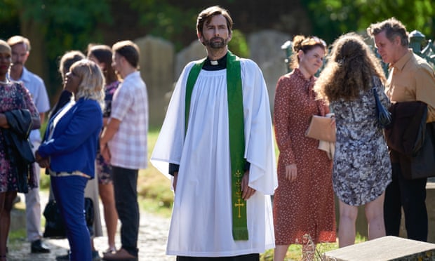 David Tennant in a vicar’s surplice at a funeral