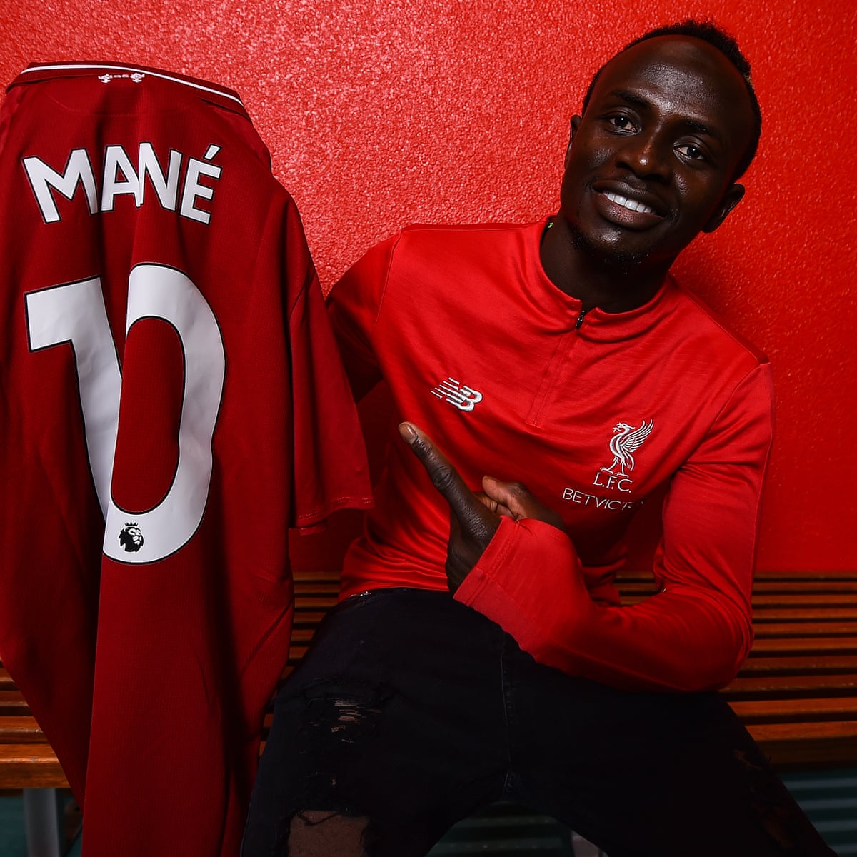 Sadio Mane Signs New Five Year Contract To Commit Future To Liverpool Liverpool The Guardian Sadio Mane Signs New Five Year Contract To Commit Future To Liverpool Liverpool The Guardian