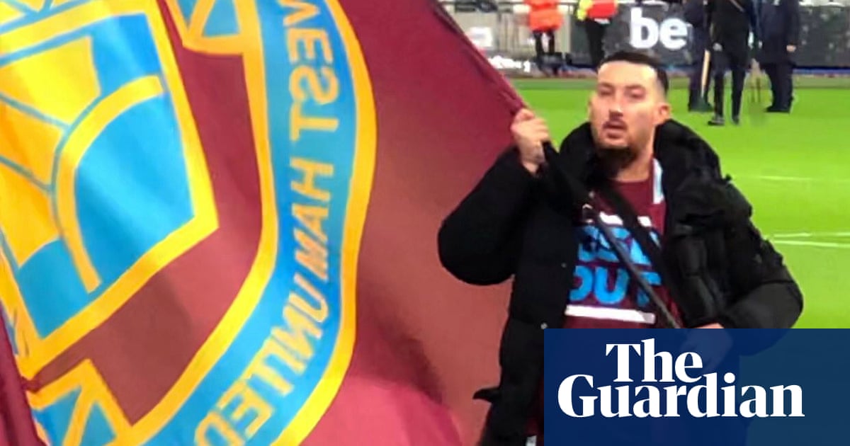 West Ham ban fan for wearing anti-board T-shirt at pitchside