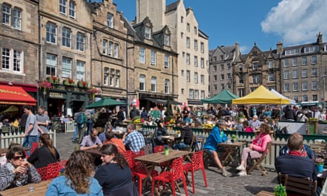 People eat outside in Edinburgh, Scotland