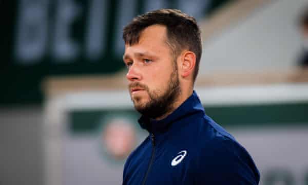 Piotr Sierzputowski współpracuje ze specjalistą ds. analityki przy opracowywaniu statystyk, które Iga Siwatek przetwarza podczas sesji szkoleniowych.