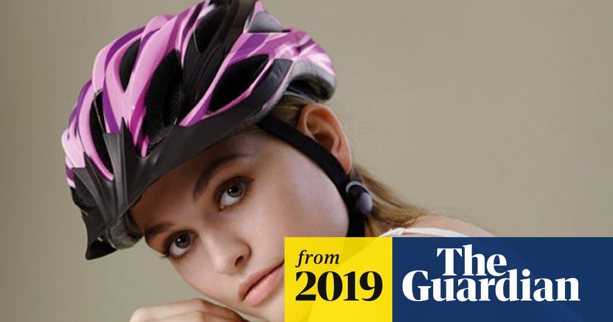 German ministry under fire over 'sexist' bike safety ad