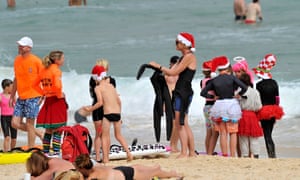 Covid news live: US airlines cancel more than 200 Christmas Eve flights; AstraZeneca booster protects against Omicron, study finds 6 Swimmers enjoy an afternoon on Bondi Beach in Sydney on 22 December as Australia cuts the Covid booster interval to four months.