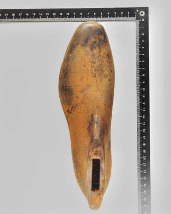 cast-iron shoe last found on body of man in North Sea west of Heligoland