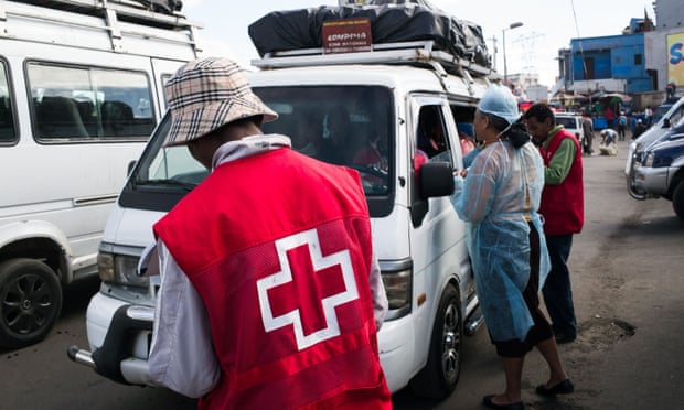 Health officials staff a checkpoint at the taxi-brousse station of Ampasapito district in Madagascar’s capital, Antananarivo, to detect cases of plague.