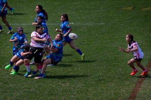 Rowena Welsh-Jarrett unloads the ball to Latai Simon from the Redfern All Blacks in the game against the Gular Giddyurais