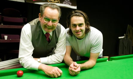 Ray Reardon, left, with Ronnie O’Sullivan in 2004.