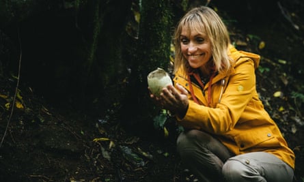 Michaela Strachan discovers a newly hatched kiwi egg