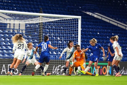 Erin Cuthbert toes in Chelsea’s fourth in the second half.