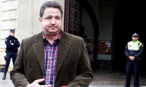 Jose Luis Peñas leaves court in Valencia, 2011