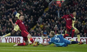 Liverpool’s Diogo Jota and Arsenal’s goalkeeper Aaron Ramsdale go for the ball.