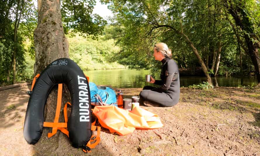 Phoebe stops on an island for a cuppa.