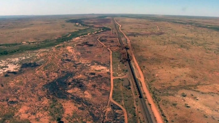 Î‘Ï€Î¿Ï„Î­Î»ÎµÏƒÎ¼Î± ÎµÎ¹ÎºÏŒÎ½Î±Ï‚ Î³Î¹Î± Footage shows two-kilometre BHP train crash in outback Australia