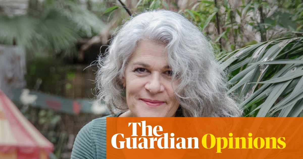 When my best friend died, I couldn't bear to delete her phone contact. Here's why I never will