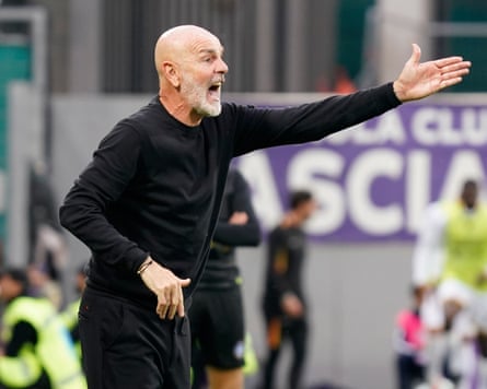 Fiorentina’s head coach Stefano Pioli issues instructions to his players