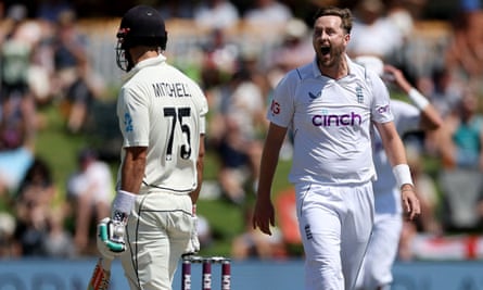 Tom Blundell’s 138 leads New Zealand fightback but England forge ahead | England in New Zealand 2023 2 England’s Ollie Robinson celebrates after dismissing New Zealand’s Daryl Mitchell for a duck