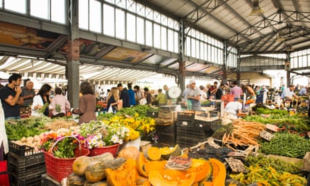 Pasar dalam ruangan di Porta Palazzo.