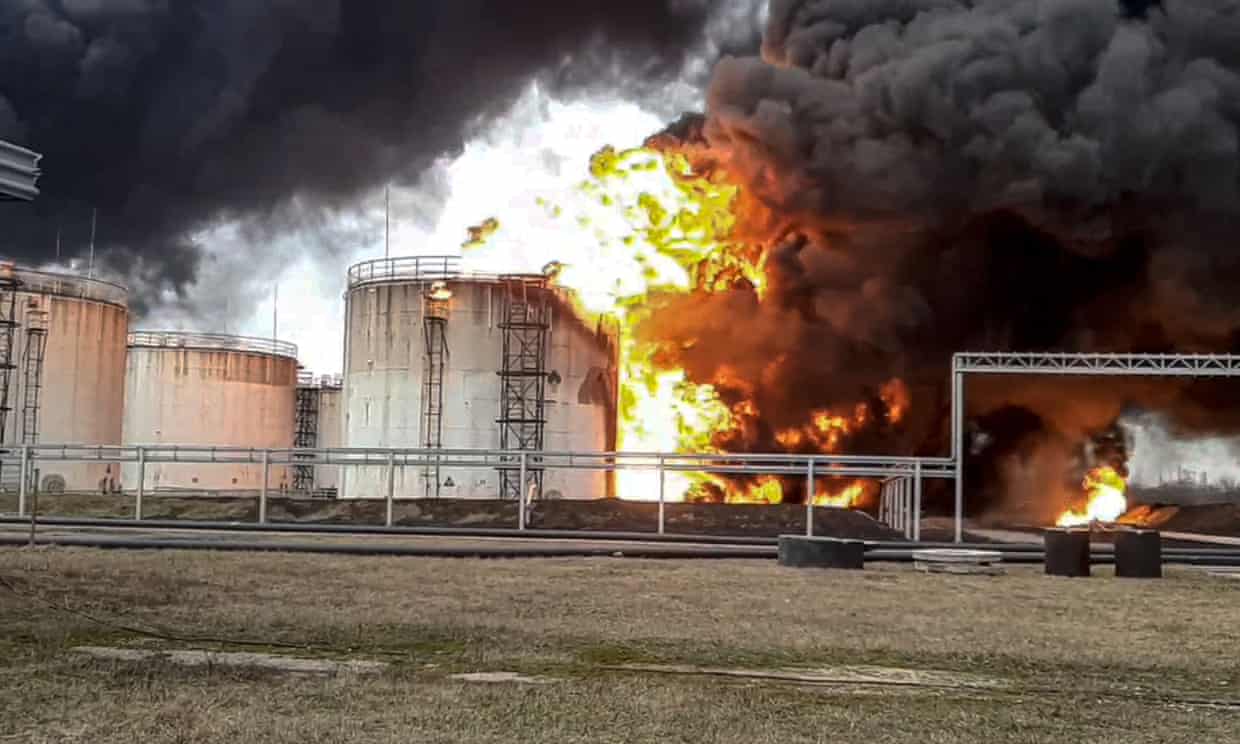Explosion at oil depot in Russia; battles being fought near Kyiv, says mayor, as Ukraine war drags on (theguardian.com)