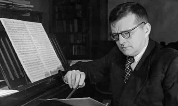 Shostakovich vid hans piano 1950