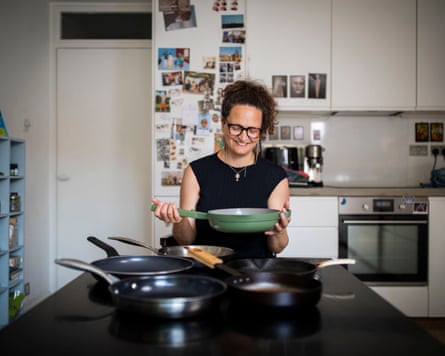 Dale Berning-Sawa tests frying pans for The Filter. 19 June 2025