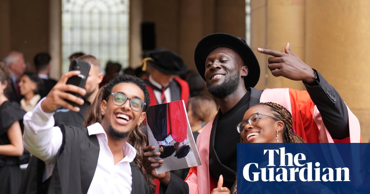 AI vs Graduates: Navigating the New Job Market Landscape