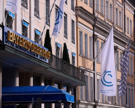 Una vista general del Hotel Beirischer Hof, sede de la Conferencia anual de Seguridad de Munich en Munich, Alemania.