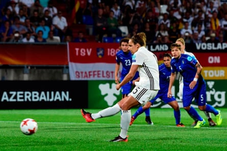 Germany’s defender Babett Peter (C) scores a goal during Euro 2017 against Italy