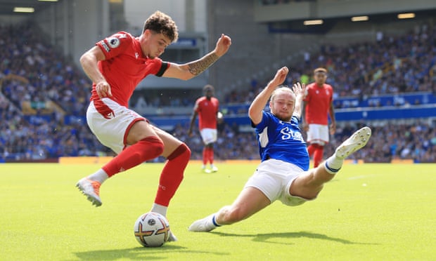 Neco Williams of Nottingham Forest and Tom Davies of Everton