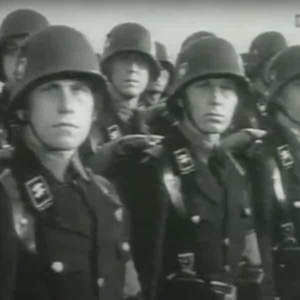 Кадр из нацистского пропагандистского фильма 1935 года Das Erbe, в котором естественный отбор объединяется с евгеникой.