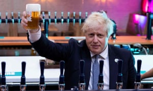 On October 27, 2021 British Prime Minister Boris Johnson raises a pint during a visit to Fourpure Brewery in Bermondsey, London. Pints of beer are one of the few products in the UK allowed to be sold in imperial units only. Photo by Dan Kitwood / POOL / AFP