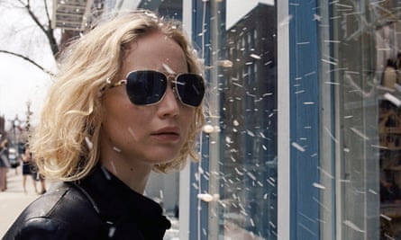 Joy Review Jennifer Lawrence Wipes The Floor With All Comers In Mop Boss Biopic Joy The Guardian