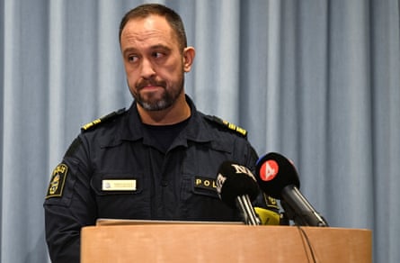 Roberto Eid Forest in police uniform at a podium