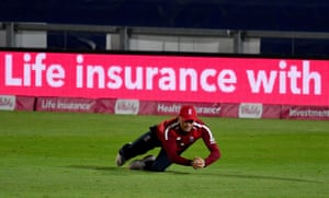 Banton catches Stoinis.