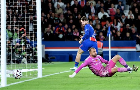 Khvicha Kvaratskhelia will be back in action for PSG against Manchester City on Wednesday night.