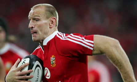 Gareth Thomas playing against the All Blacks for the Lions in 2005