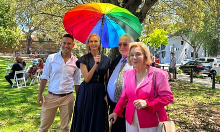 Sarah Murdoch, Ita Buttrose, Alex Greenwich ve David Polson, Murdoch'ların Sidney'deki eşcinsel müzesi Qtopia'ya 1 milyon dolar bağışlamasından sonra.