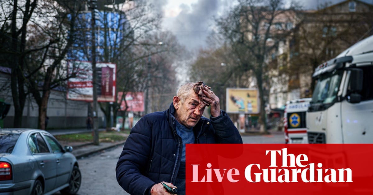 Kherson residents told to evacuate as bombardment intensifies; Bakhmut âcovered with bloodâ, says Zelenskiy â
