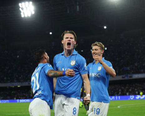 Scott McTominay celebrates