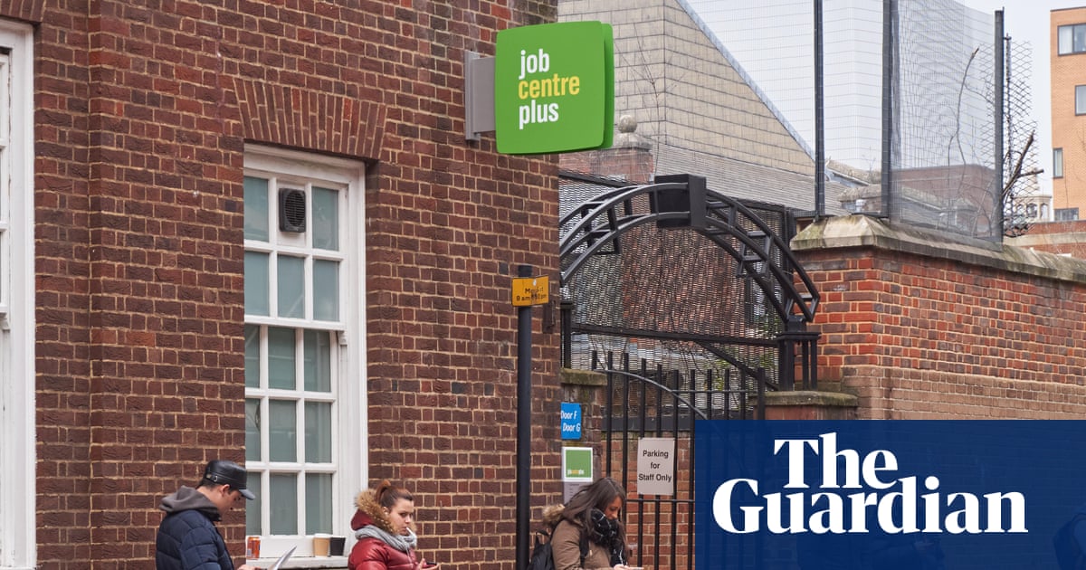 People aged under 25: are you still looking for a job after a year of unemployment?