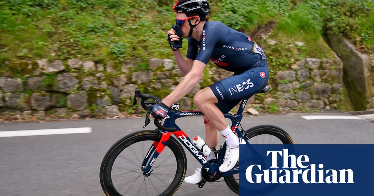 Tao Geoghegan Hart becomes first Grand Tour cyclist to take the knee