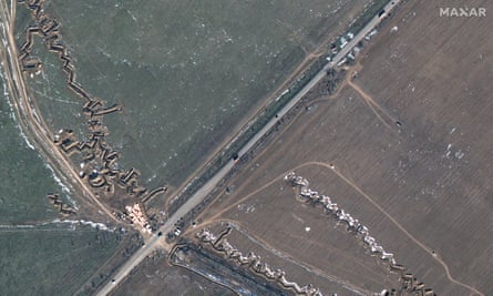 A satellite image showing ‘dragon’s teeth’ blocks at Medvedivka in Crimea in February.