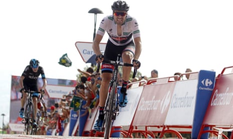 Tom Dumoulin of the Giant-Alpecin team won the ninth stage to take over the red jersey, while Chris Froome climbed from 11th to eighth overall.