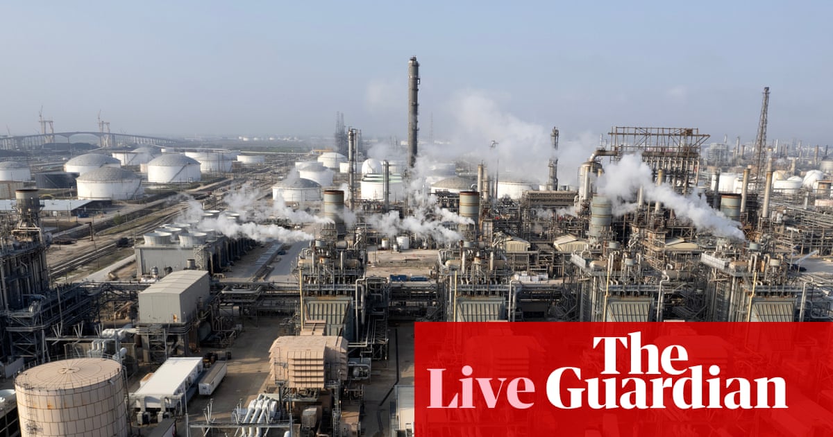 ‘Reckless decision’: experts, officials and lawmakers decry Trump administration’s rollback on landmark climate filing – live