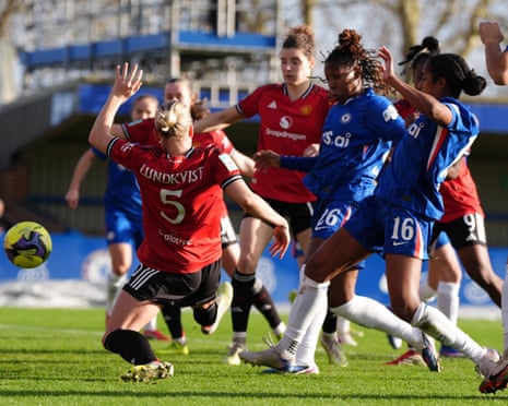 Naomi Girma impulsa al Chelsea