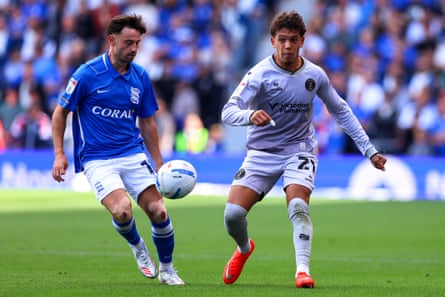 Rio Cardines of Bristol City (right) gets the ball away from Patrick Roberts of Birmingham City.