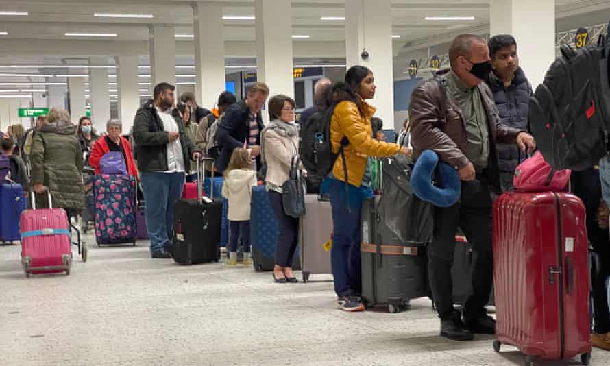 UK air travel industry urged to tackle ‘distressing’’ disruption; food prices hit record highs; Russia cuts interest rates – business live | Business 2 Passengers queuing for check-in at Manchester Airport’s terminal 1 this week.