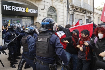High school students face off with riot police in Montpellier